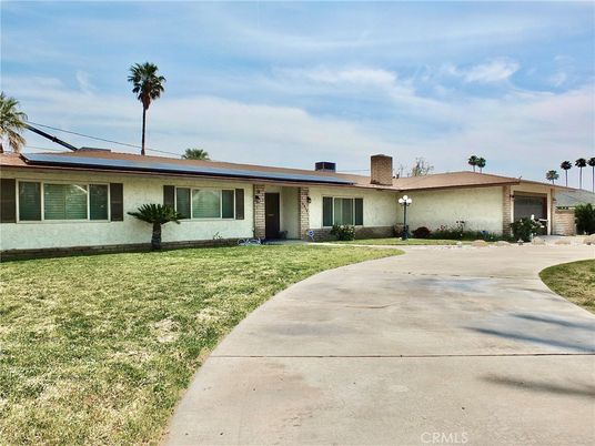 Backyard, Exterior, Facade, Ranch