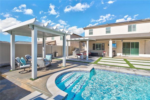 Exterior, Pool