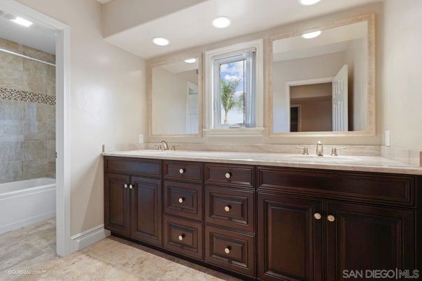 Bathroom, Dual Sink Vanities, Interior, Recessed Lighting
