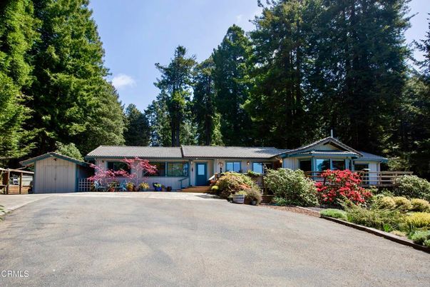 Backyard, Exterior, Facade, Ranch