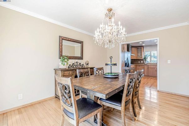 Chandelier, Dining room, Interior, Kitchen, Recessed Lighting, Wood Texture Flooring
