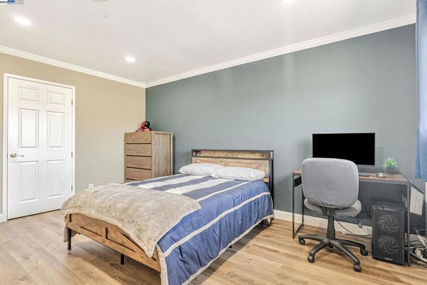 Bedroom, Home Office, Interior, Recessed Lighting, Wood Texture Flooring