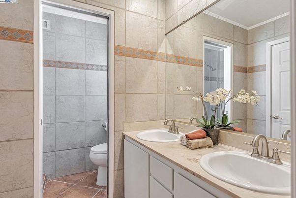 Bathroom, Dual Sink Vanities, Interior