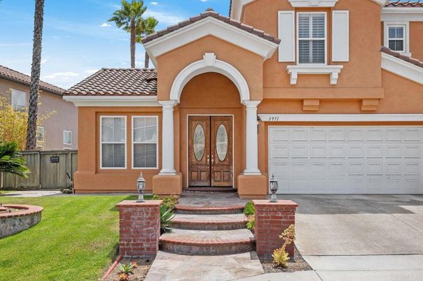 Attached, Exterior, Facade, Mediterranean