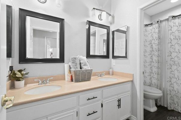 Bathroom, Dual Sink Vanities, Interior
