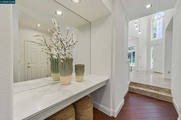 Interior, Pendant Lights, Recessed Lighting, Wood Texture Flooring