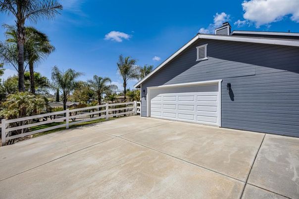 Detached Garage, Exterior