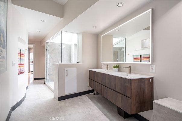 Bathroom, Dual Sink Vanities, Interior, Recessed Lighting