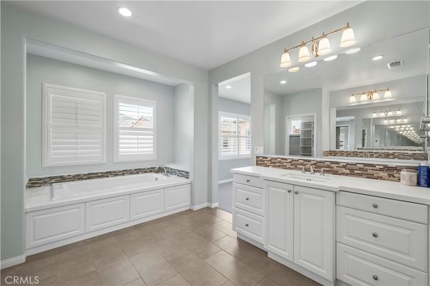 Bathroom, Dual Sink Vanities, Interior, Recessed Lighting