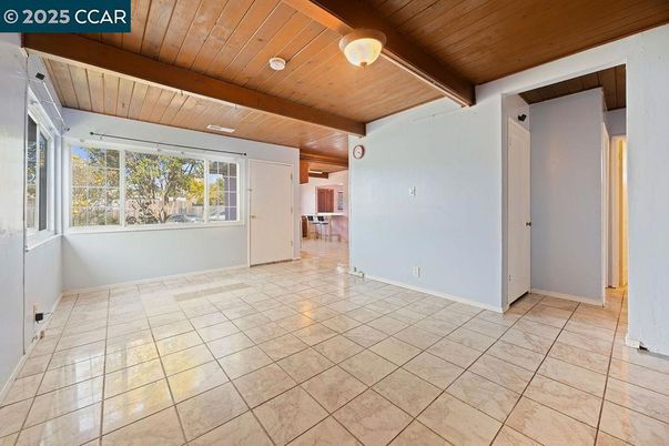 Empty room, Interior, Wooden Beams, Wooden Ceilings