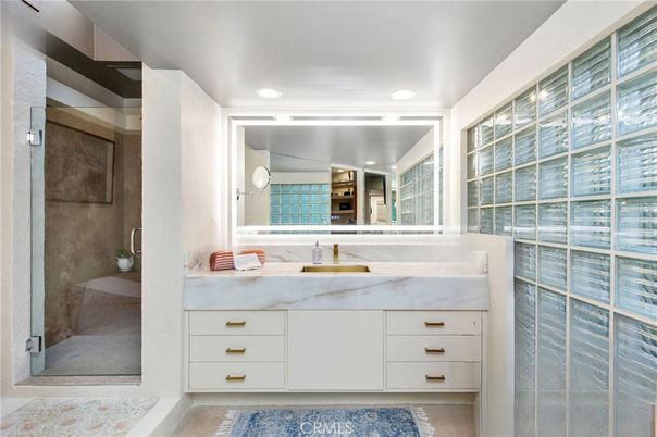 Bathroom, Interior, Recessed Lighting