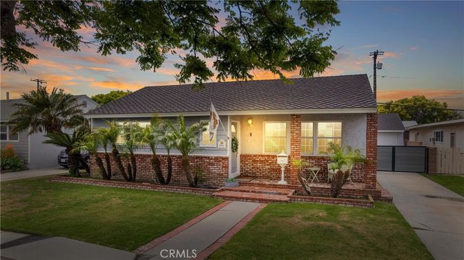 Attached, Backyard, Exterior, Facade, Brick Facade, Ranch