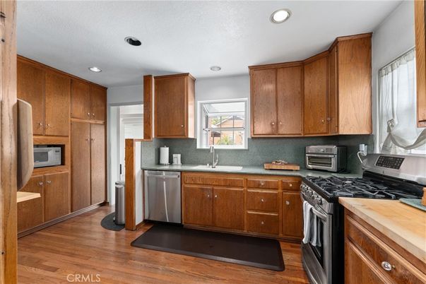 Interior, Kitchen, Recessed Lighting, Wood Texture Flooring