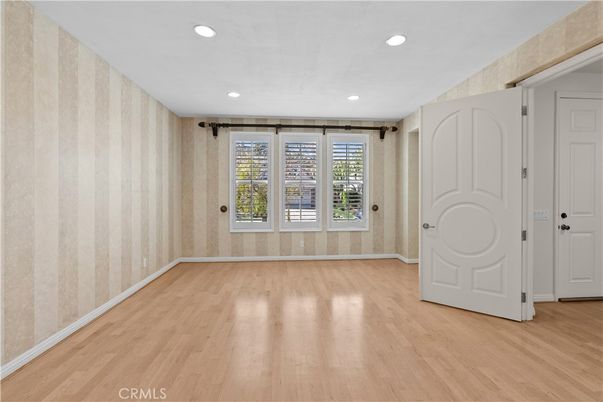 Empty room, Interior, Recessed Lighting, Wood Texture Flooring