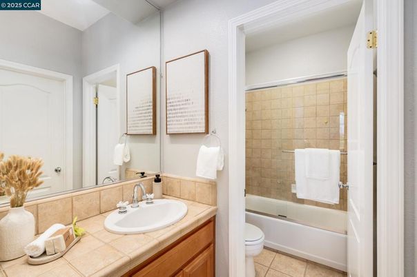 Bathroom, Interior, Tile Countertops