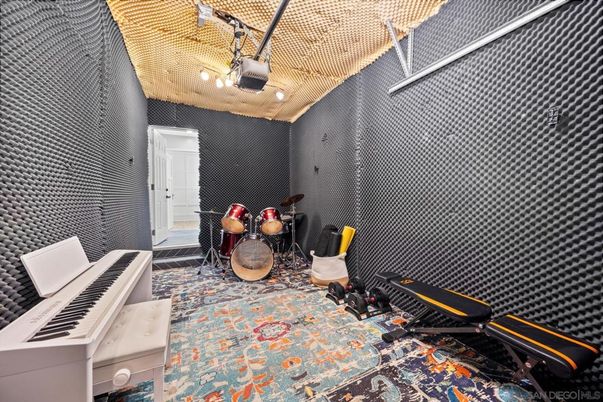 Fitness Equipment, Interior, Recessed Lighting