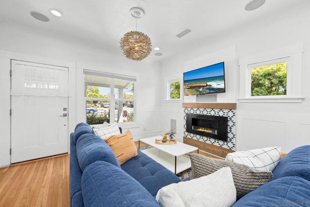 Fireplace, Interior, Living room, Pendant Lights, Recessed Lighting, Wood Texture Flooring