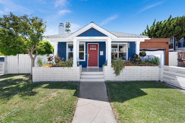 Attached, Exterior, Facade, Ranch