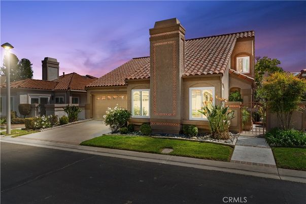 Attached, Exterior, Facade, Mediterranean