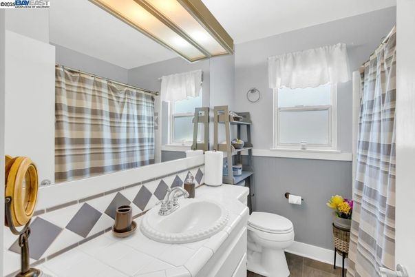 Bathroom, Interior, Tile Countertops