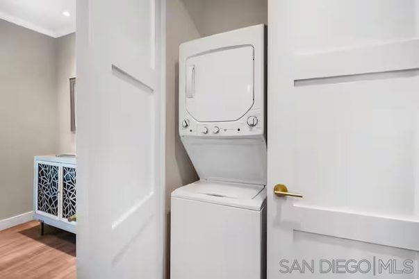 Interior, Recessed Lighting, Utility Closets, Washer, Wood Texture Flooring