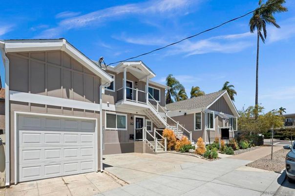 Attached, Exterior, Facade, American Craftsman