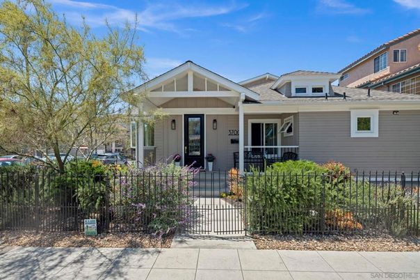 Exterior, Facade, American Craftsman