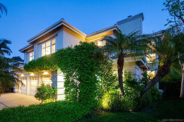 Attached, Exterior, Facade, Modern