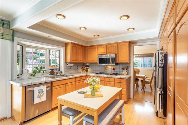 Dining room, Interior, Kitchen, Recessed Lighting, Tile Countertops, Wood Texture Flooring