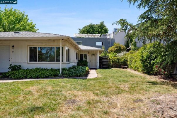 Backyard, Exterior, Facade, Ranch