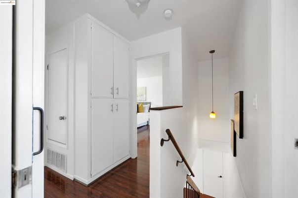 Interior, Pendant Lights, Wood Texture Flooring