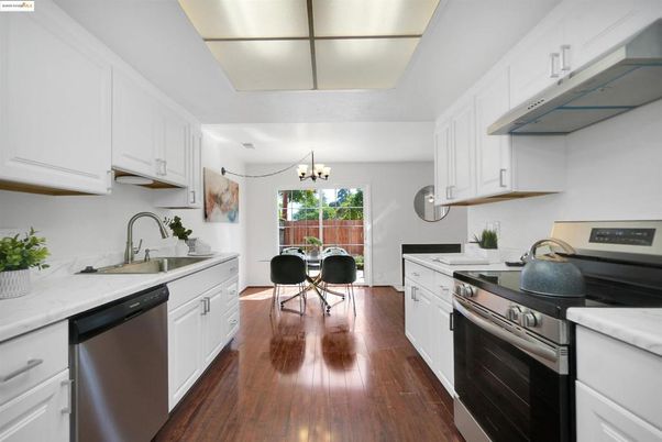 Chandelier, Dining room, Interior, Kitchen, Stainless Steel Appliances, Wood Texture Flooring