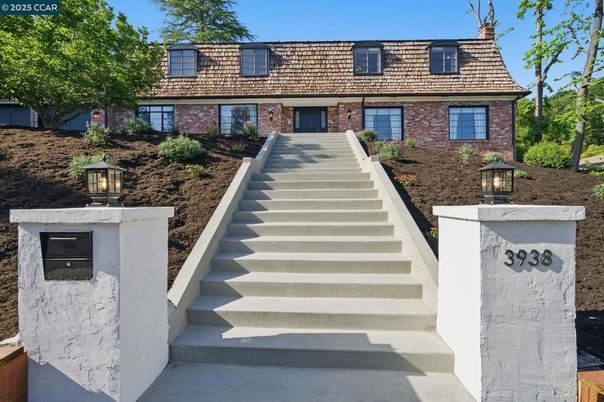 Exterior, Facade, Brick Facade, Cape Cod
