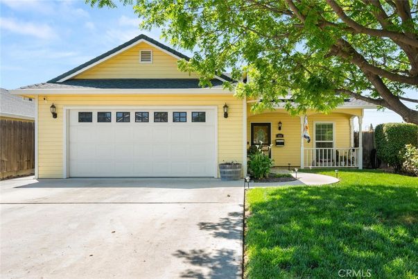 Attached, Exterior, Facade, American Craftsman