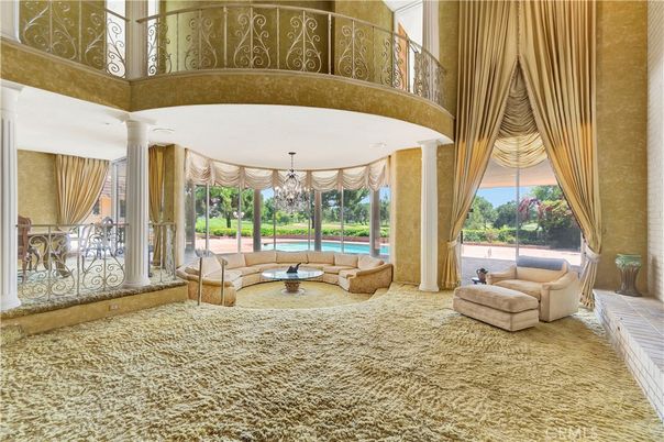 Chandelier, Interior, Living room