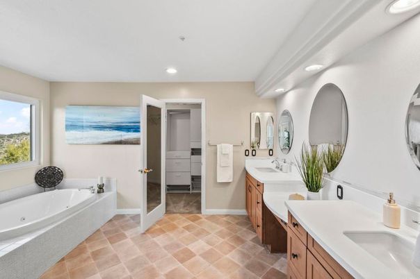 Bathroom, Dual Sink Vanities, Interior, Recessed Lighting