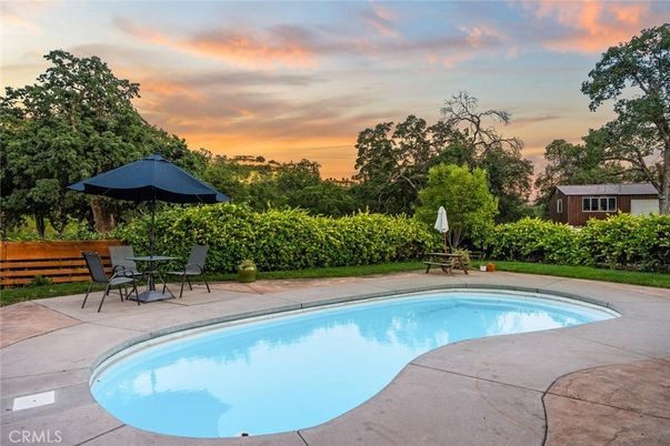 Exterior, Pool