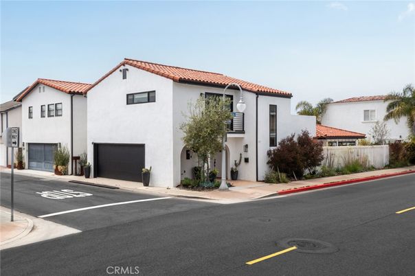 Attached, Exterior, Facade, Spanish Mediterranean
