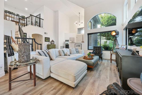 Interior, Living room, Pendant Lights, Recessed Lighting, Wood Texture Flooring