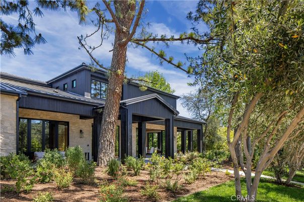 Backyard, Exterior, Facade, Modern