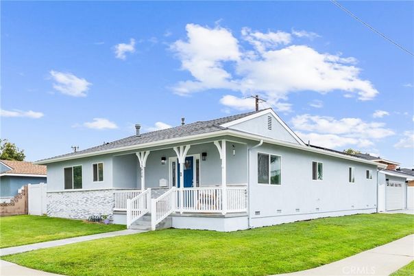 Backyard, Exterior, Facade, Ranch