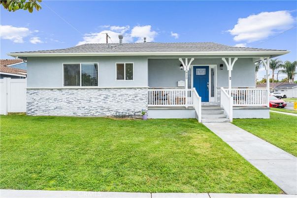Backyard, Exterior, Facade, Ranch