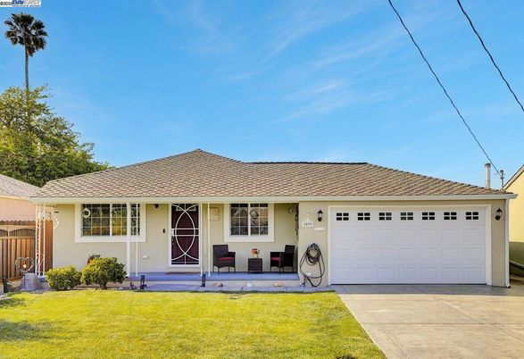 Attached, Backyard, Exterior, Facade, Ranch