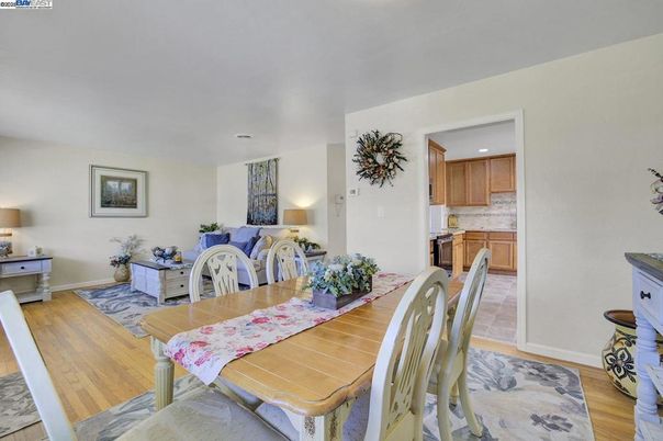 Dining room, Interior, Kitchen, Recessed Lighting, Wood Texture Flooring
