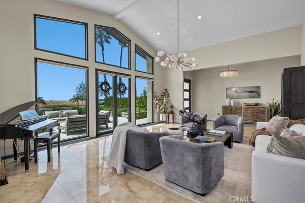 Interior, Living room, Pendant Lights, Piano, Recessed Lighting