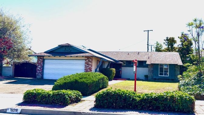 Attached, Exterior, Facade, Brick Facade, Ranch