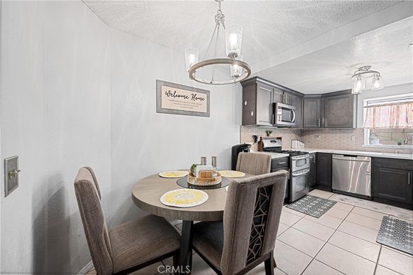 Dining room, Interior, Kitchen, Pendant Lights, Stainless Steel Appliances