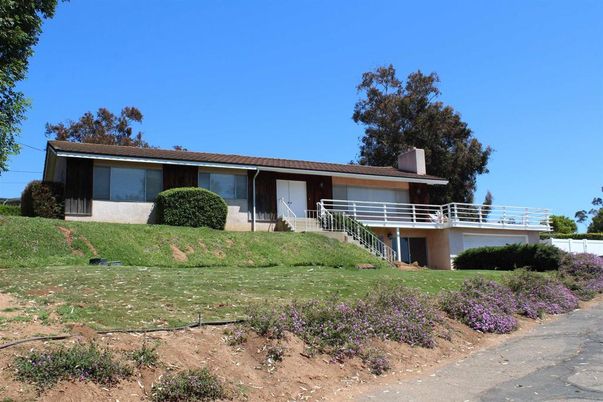 Backyard, Exterior, Facade, Ranch