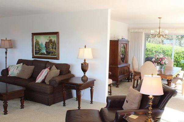 Chandelier, Dining room, Interior, Living room