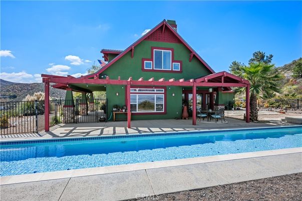 Exterior, Pool